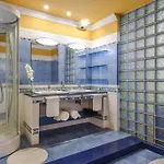 Апартаменты Bayside Concha House - Beachfront Oasis With Heated Pool Плайя-Онда