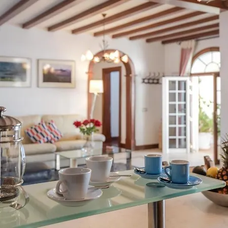 Bayside Concha House - Beachfront Oasis With Heated Pool شقة *