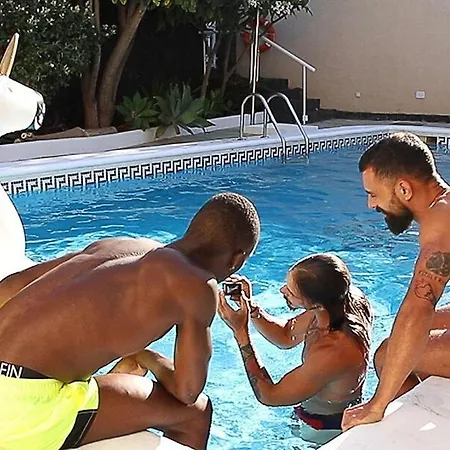 Bayside Concha House - Beachfront Oasis With Heated Pool Апартаменты *