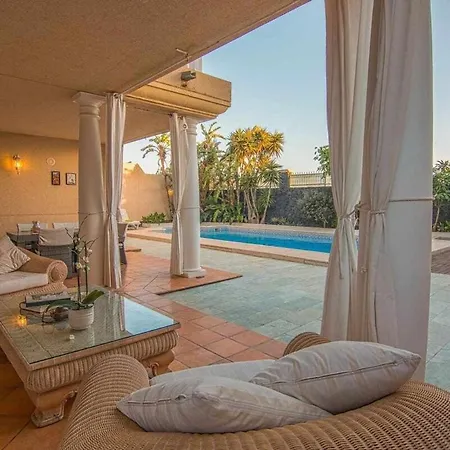 Апартаменты Bayside Concha House - Beachfront Oasis With Heated Pool *