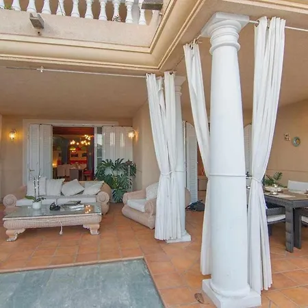 Апартаменты Bayside Concha House - Beachfront Oasis With Heated Pool Плайя-Онда