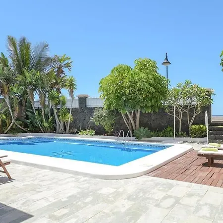 La Concha Beachfront Heated Pool Apartment