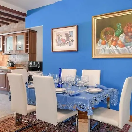 Apartment La Concha Beachfront Heated Pool
