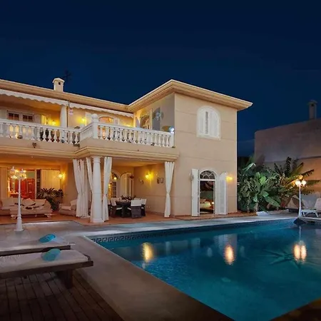 La Concha Beachfront Heated Pool Apartment