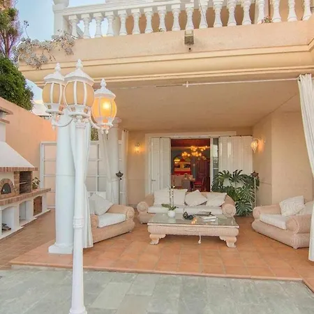 La Concha Beachfront Heated Pool Apartment *